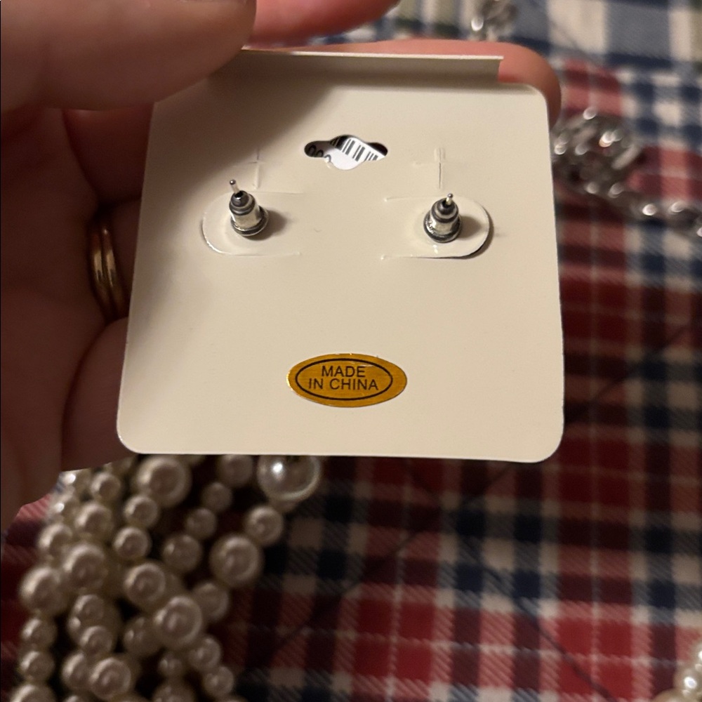 Elegant six string Pearl Necklace and Earring Set - Picture 3 of 6